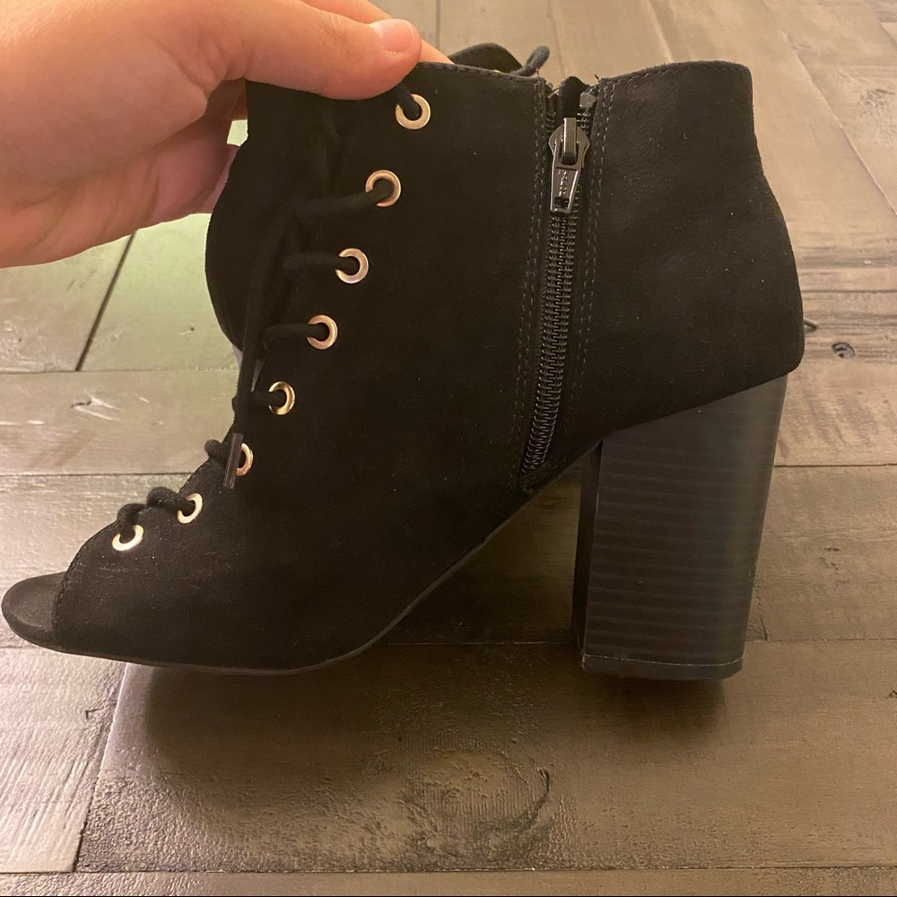 APT 9 Laced Heels